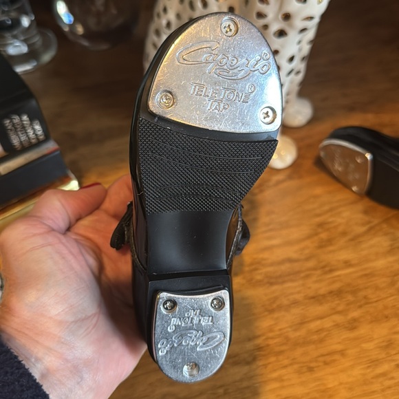 💃CAPEZIO DANCE TAP SHOES LITTLE GIRL SIZE 8.5 M - Picture 3 of 11